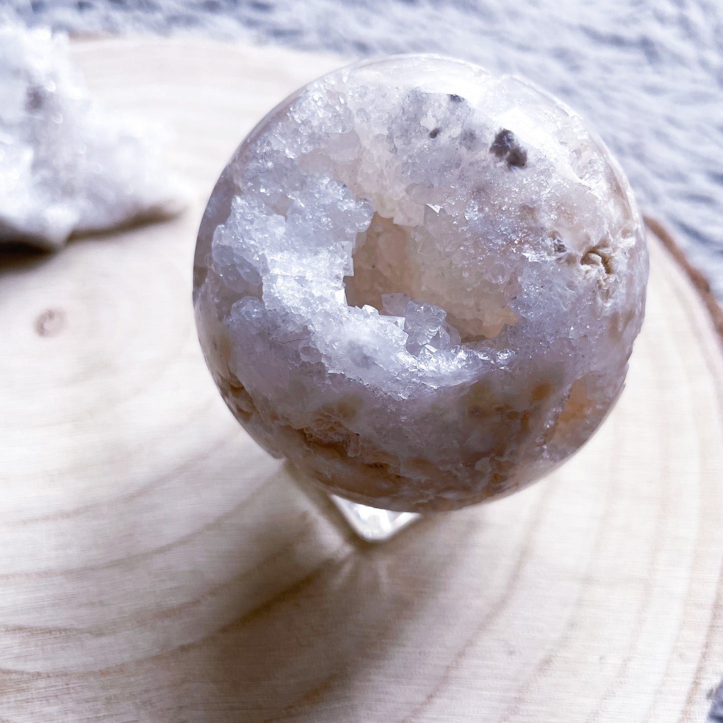 White goede (rock crystal) ball